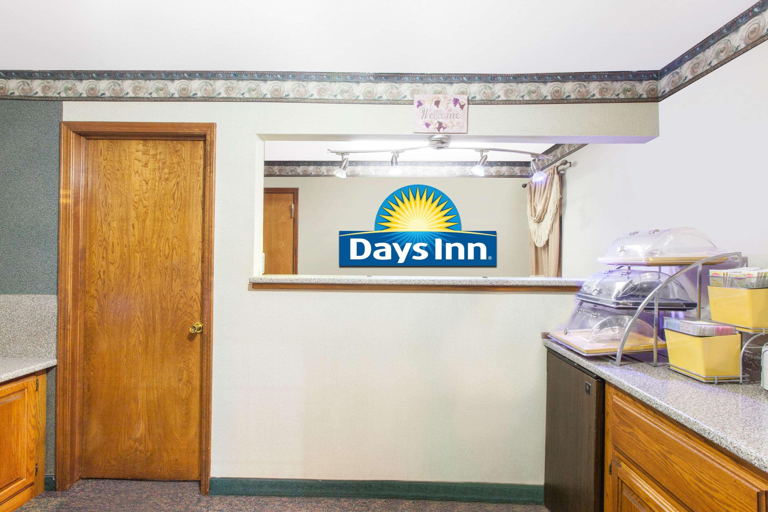 Days Inn By Wyndham Erick Exterior photo