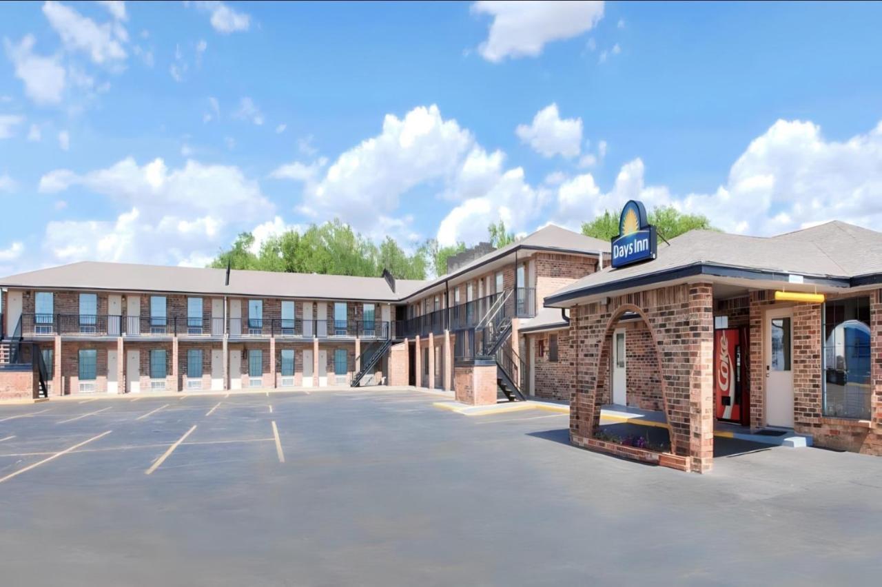 Days Inn By Wyndham Erick Exterior photo