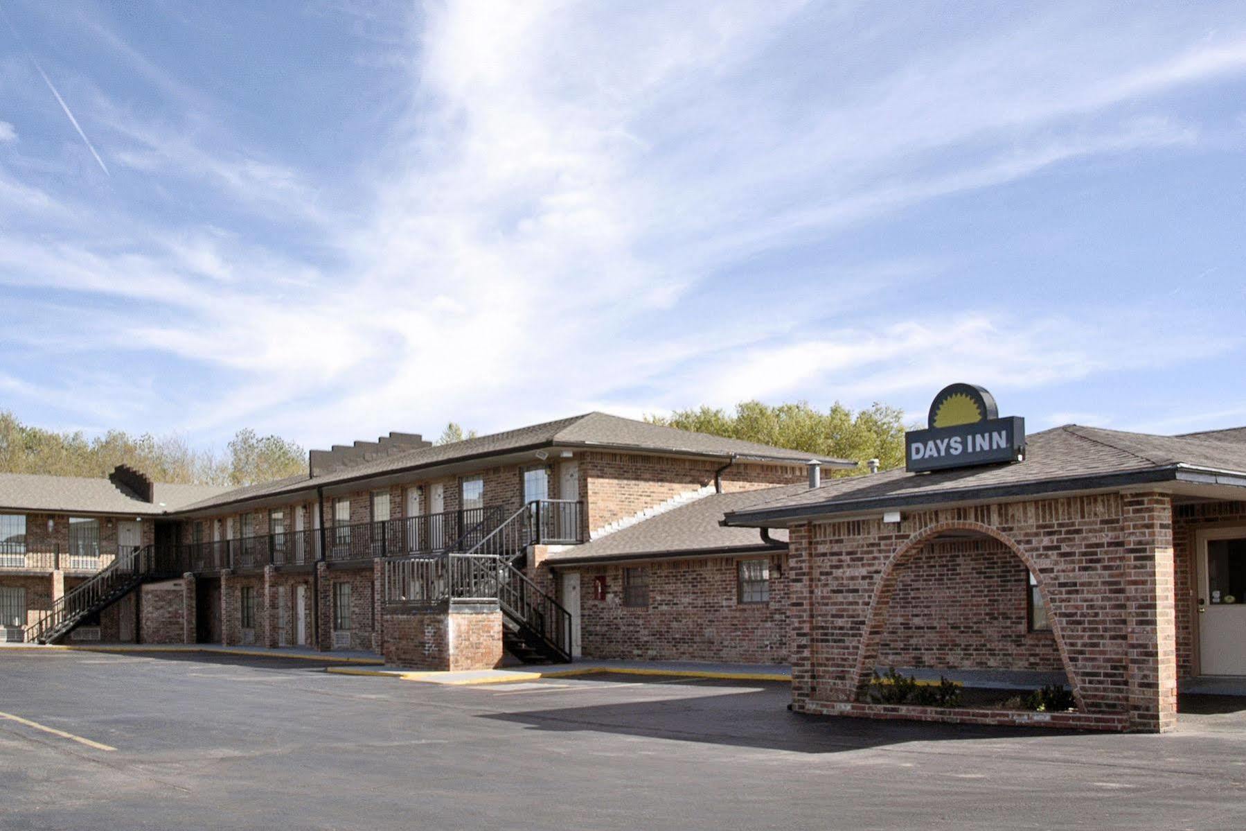Days Inn By Wyndham Erick Exterior photo